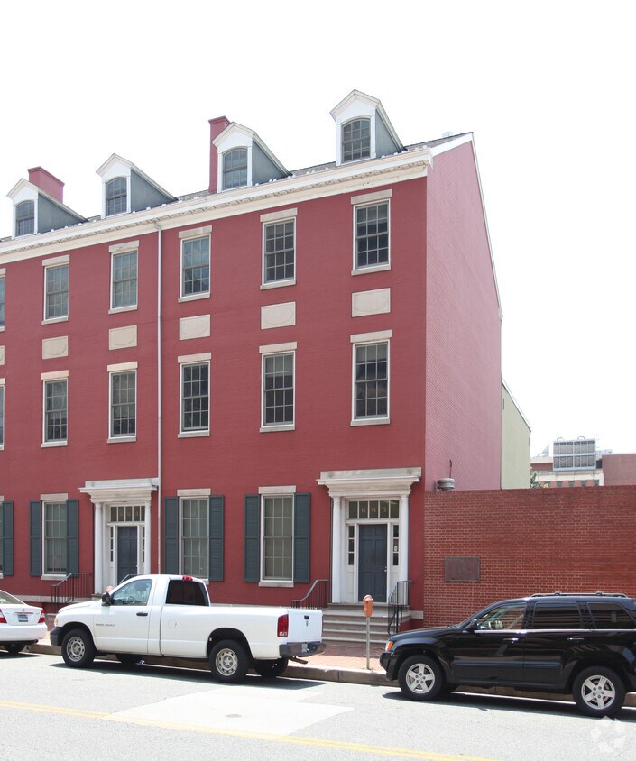 Primary Photo - 665 W Lexington St