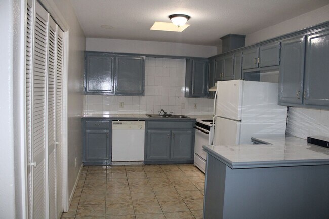 Foto del edificio - 2201 Kimberly Ln