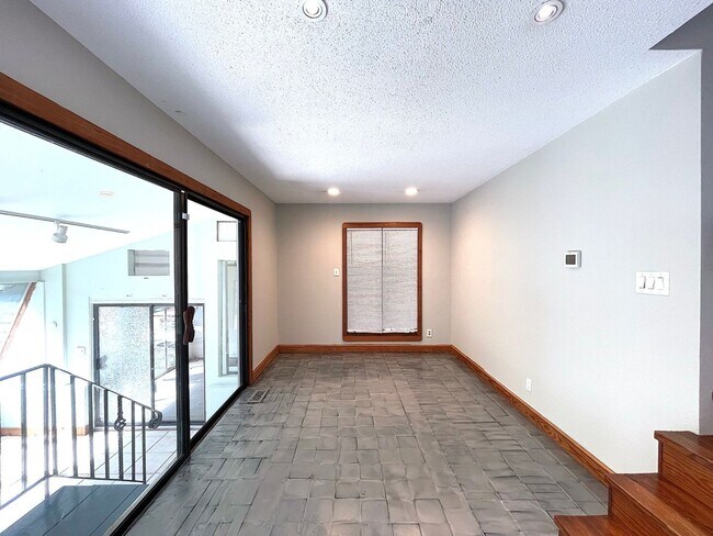 Foto del edificio - Great home near Jordan Lake  on Acreage! I...