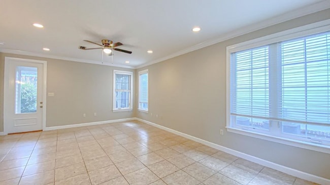 Building Photo - 174 S Zander Way