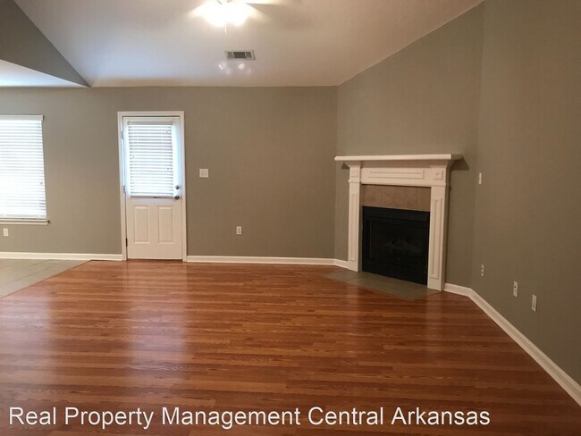 Foto del edificio - 4 br, 2 bath House - 323 Autumn Dr.