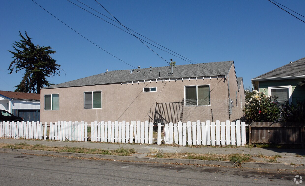 Building Photo - 708 22nd St