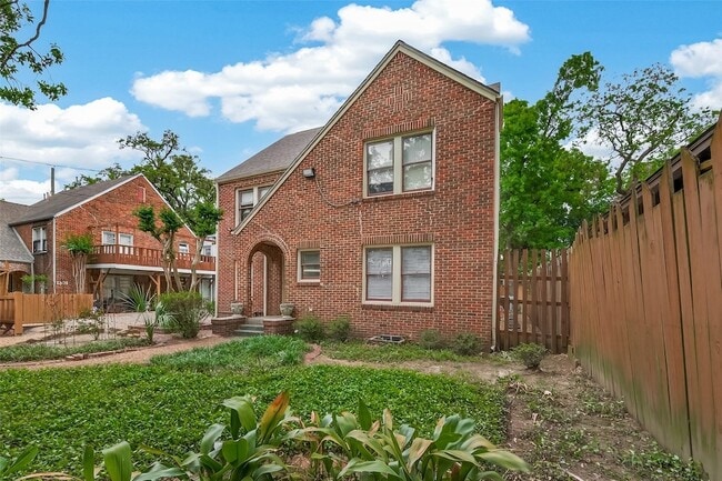 Photo - 1807 Crocker St Apartment