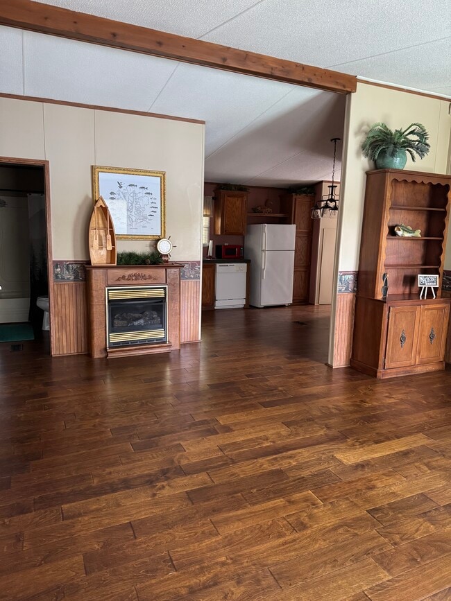 Building Photo - 5715 Bluebird St