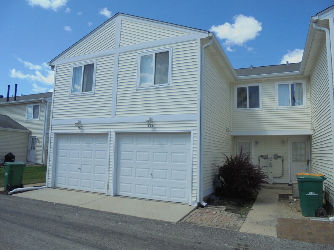 Primary Photo - 441 Meadow Green Ln
