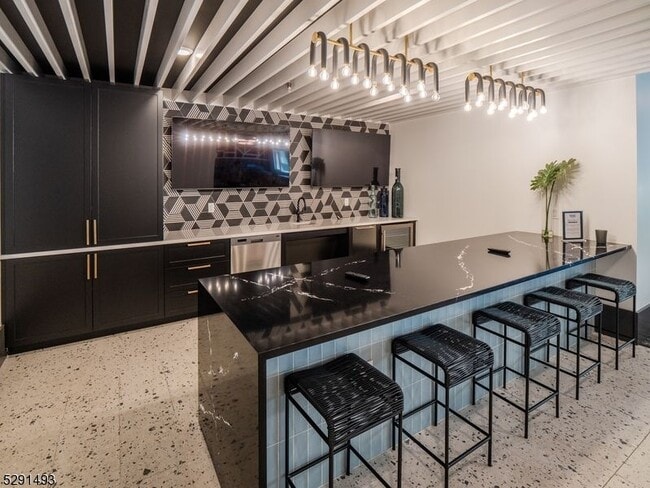 Building Photo - 173 Morris St