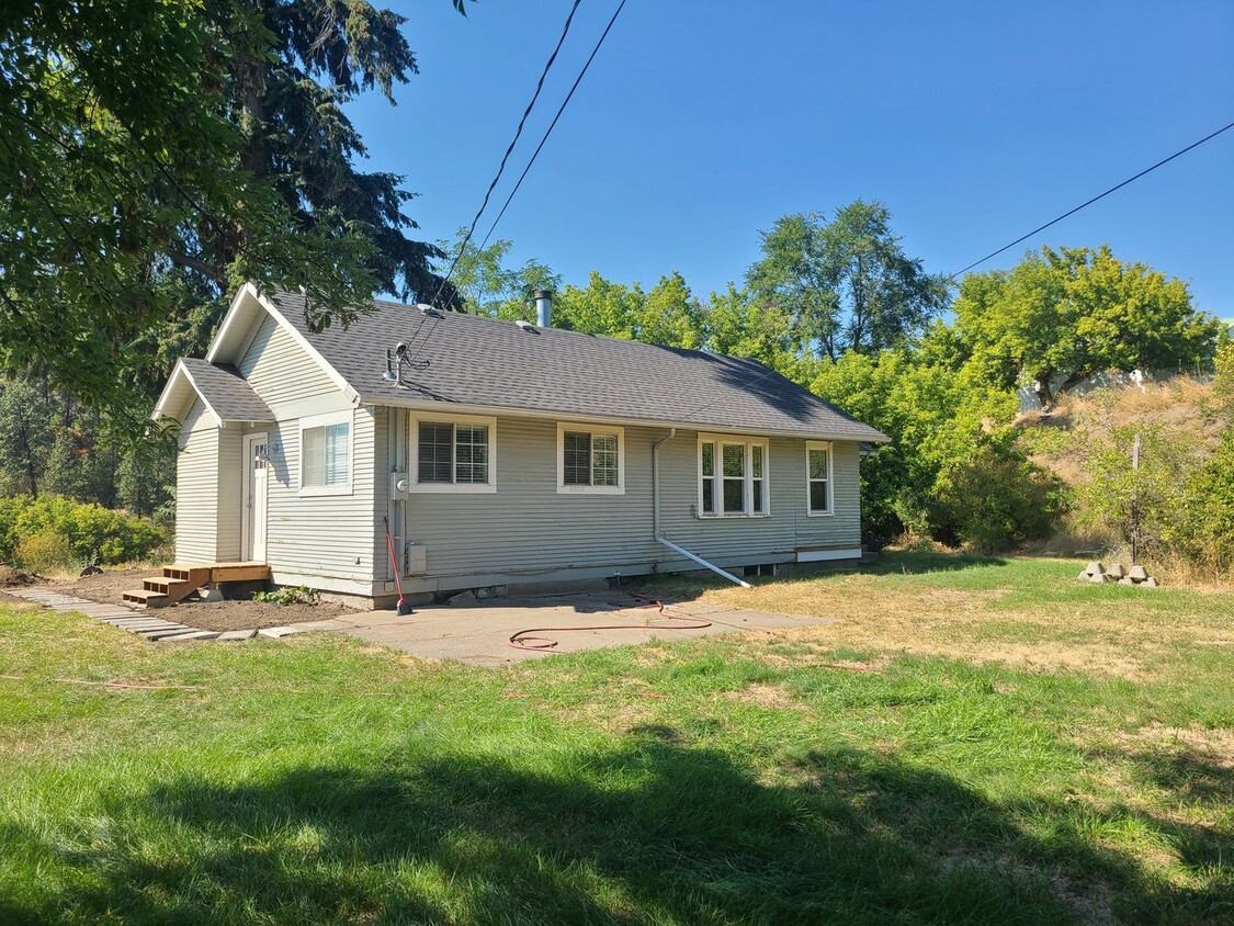Primary Photo - $1,650 - 2 Bed / 1 Bath Spacious House in Latah Valley Neighborhood