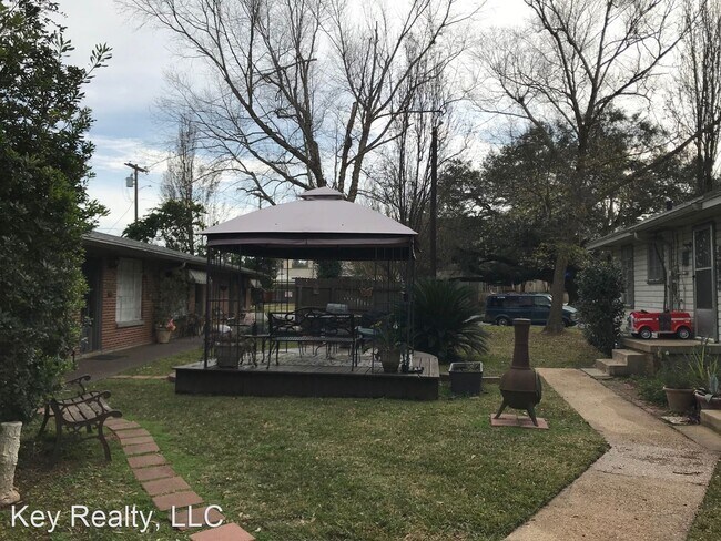 Foto del edificio - 1 br, 1 bath House - 819 Bush Ave