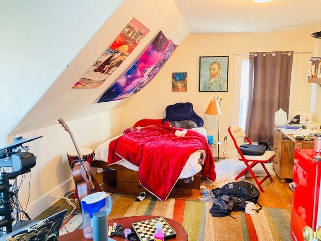 Building Photo - Six bedroom in Allston