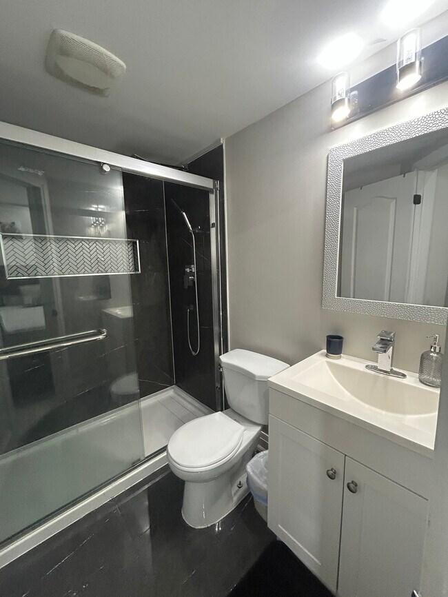 Photo du bâtiment - 1 BED - 1 BATH - HAMILTON - BASEMENT