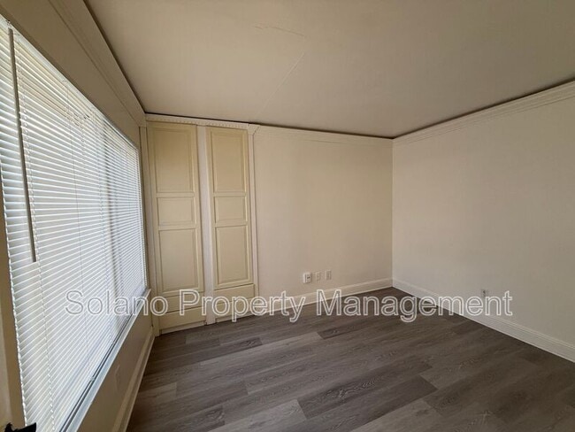 Building Photo - 2735 Applewood Dr