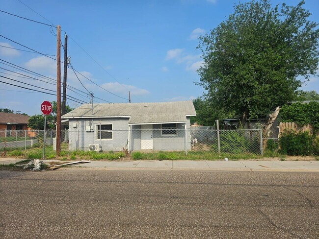 Foto del edificio - 2419 Sanchez St