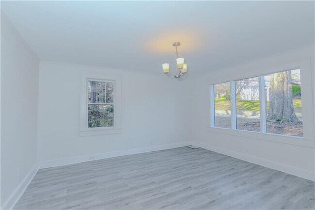 Foto del edificio - 1026 Lynhurst Dr SW