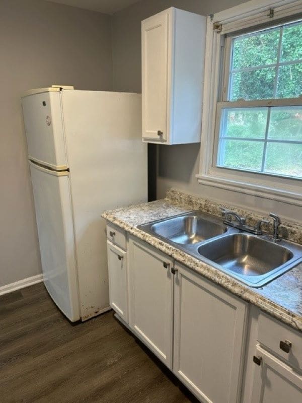 Foto del edificio - 64 Lakeside Dr