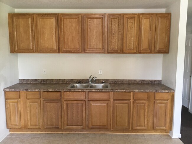 Building Photo - 4702 Gloria Cir