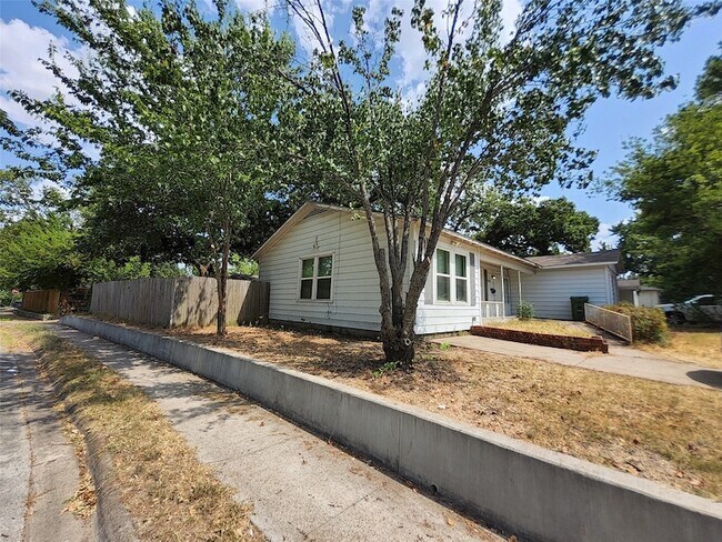 Foto del edificio - 558 Harrison Ln