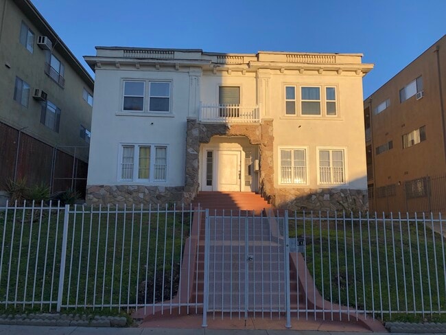 Building Photo - 420 S Berendo St