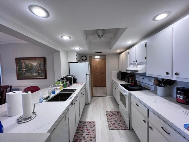 Foto del edificio - 95 N Birch Rd