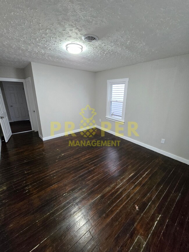 Building Photo - Updated 2-Bedroom, 1-Bath Bungalow with La...