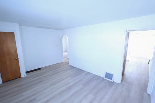 Building Photo - 774 E Archwood Ave