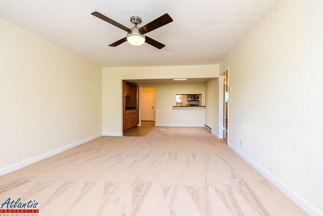 Foto del edificio - Farm Hill Condo | Desirable Location