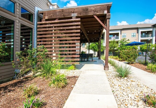 Building Photo - Loretto at Creekside