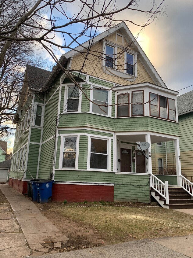 Foto principal - 96 Brownell St