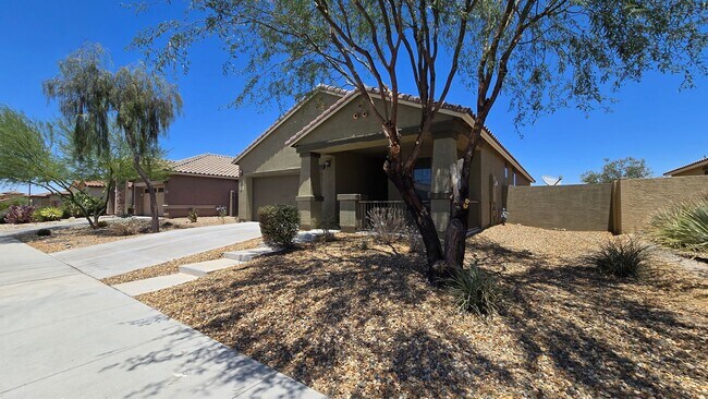 Foto del edificio - Enjoy the incredible amenities at Estrella Mountain Ranch!
