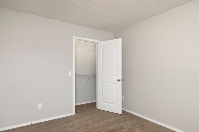 Building Photo - Newer 3 bedroom duplex in Republic!