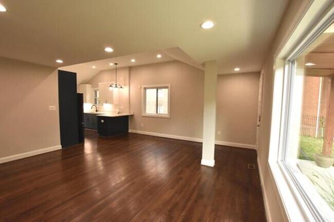 Foto del edificio - An Absolute Marvel!!! 5BD & 3BA Rambler Ne...