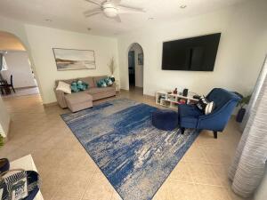 Foto del edificio - 851 NE 48th St