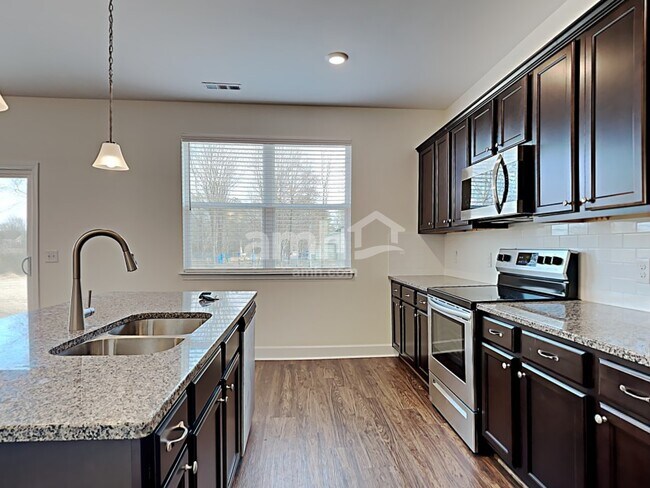 Foto del edificio - 2932 Throneberry Lane