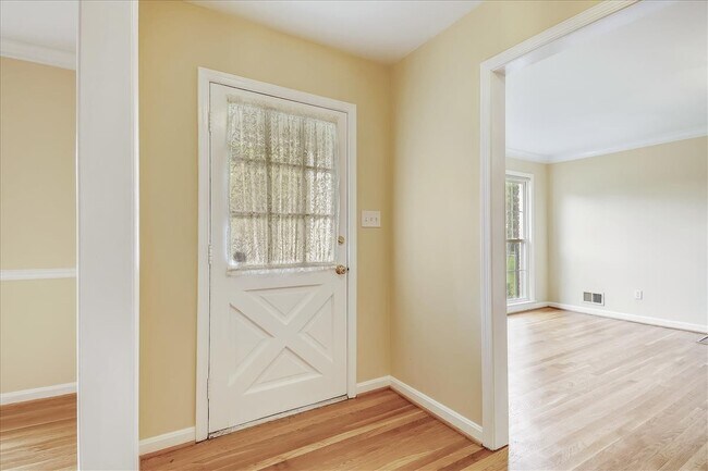 Building Photo - Beautiful 4 BR 3 BA home in quiet neighbor...