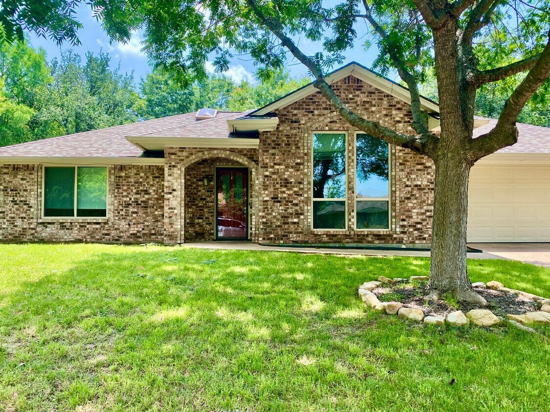 Primary Photo - Lovely Home in Downtown Granbury
