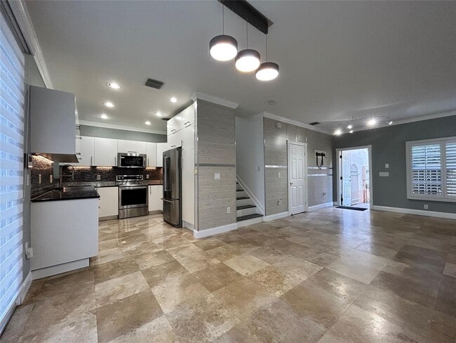 Building Photo - 604 NW 170th Ter