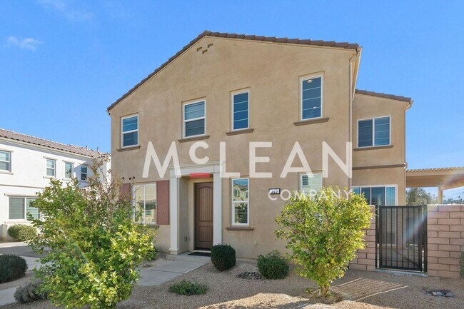Foto del edificio - Gorgeous 2-Story 4-Bedroom Home with Loft ...