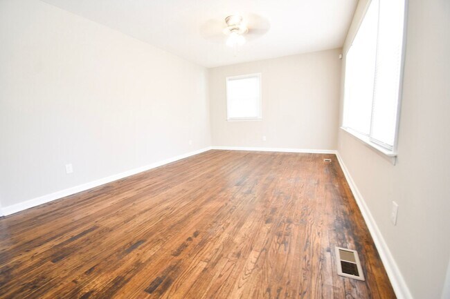 Foto del edificio - Coming Soon! 3 BEDROOM 2 BATHROOM - SMALL ...