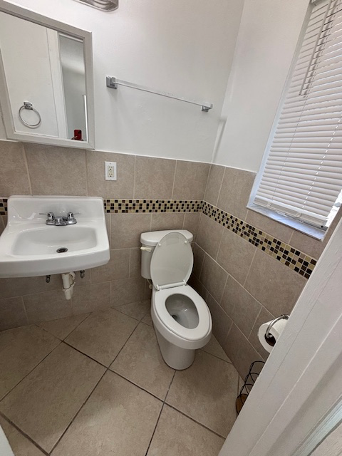 Building Photo - 1064 N Tamiami Trl