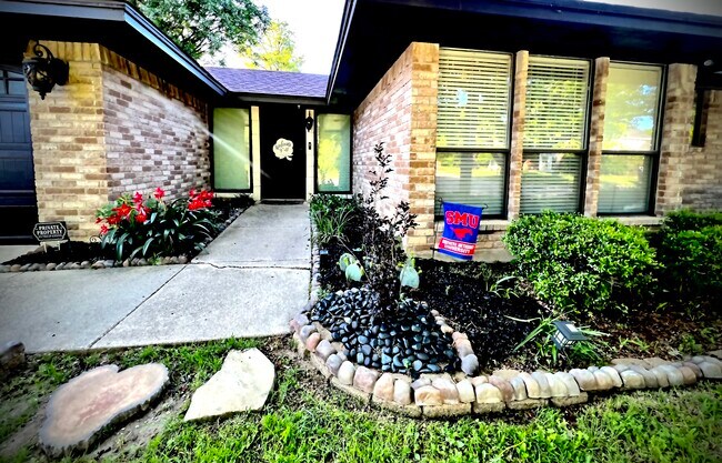 Building Photo - 8 Llano Drive