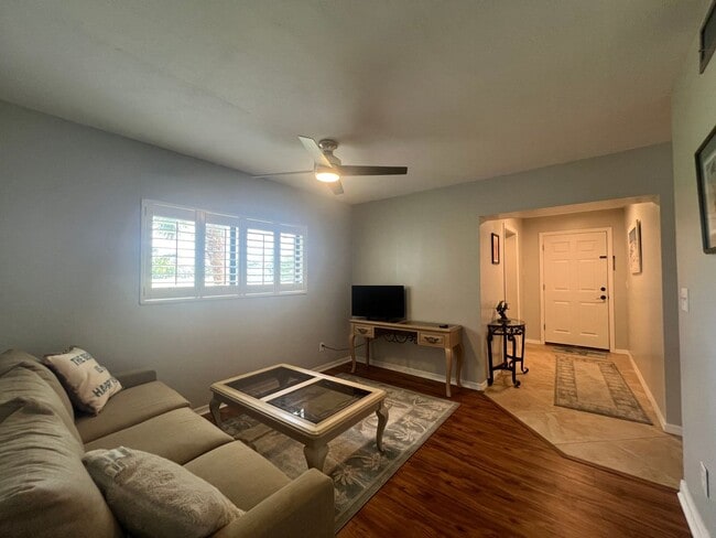 Building Photo - BEAUTIFUL and Renovated Riverfront Furnish...