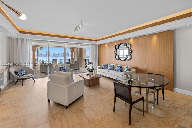 Foto del edificio - 5245 Fisher Island Dr