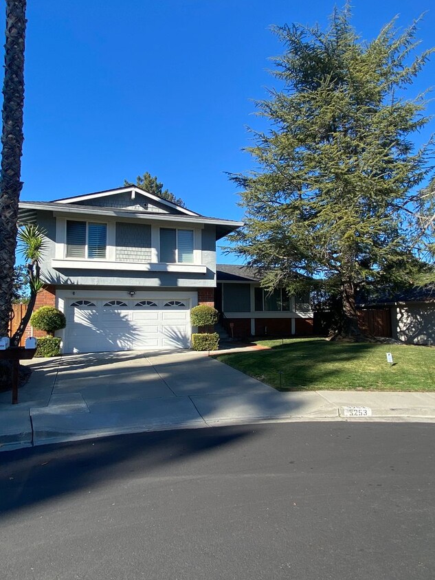 Primary Photo - Pleasanton Vintage Hills two Story home in...