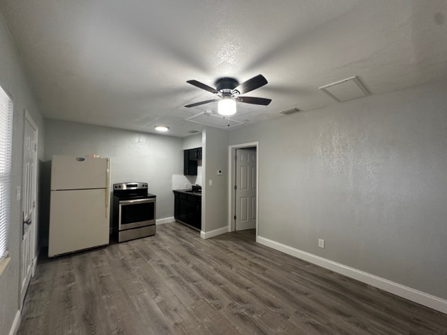 Building Photo - 1610 12th Ave S