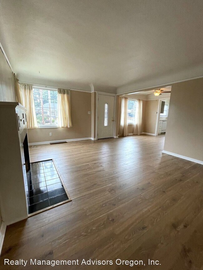 Foto del edificio - 3 br, 2 bath House - 6915 N. Greeley Avenue
