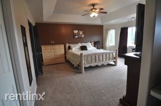 Building Photo - 5 br, 1.5 bath House - 651 E Heather Way