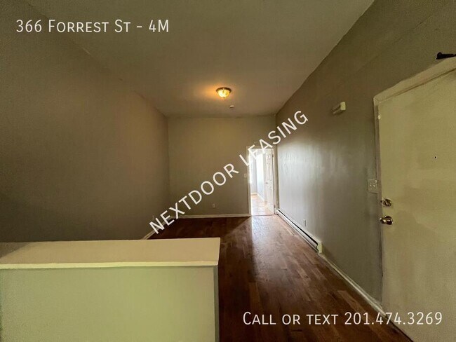 Foto del edificio - 366 Forrest St
