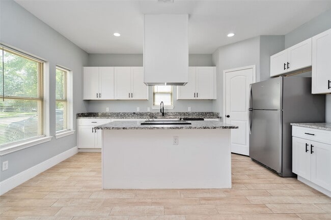 Building Photo - 5754 Reed Rd