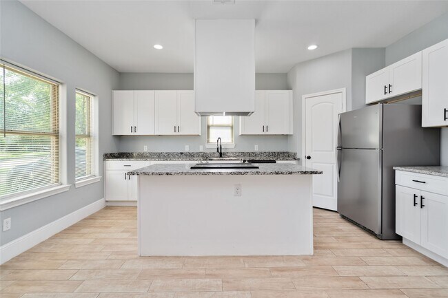 Foto del edificio - 5754 Reed Rd