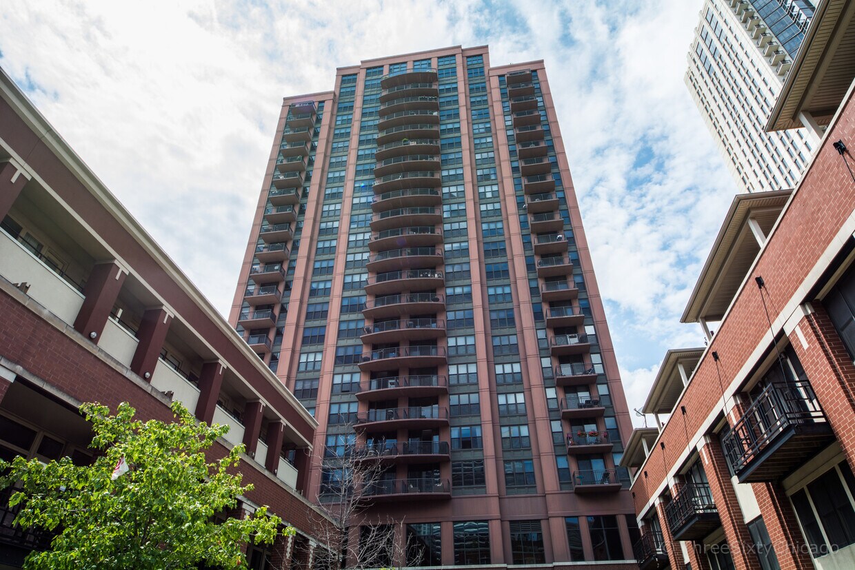 Foto principal - 330 N Jefferson St