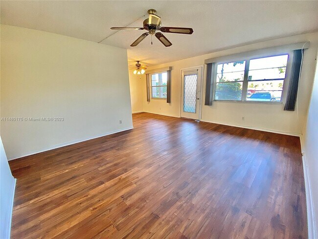 Foto del edificio - 13550 SW 6th Ct